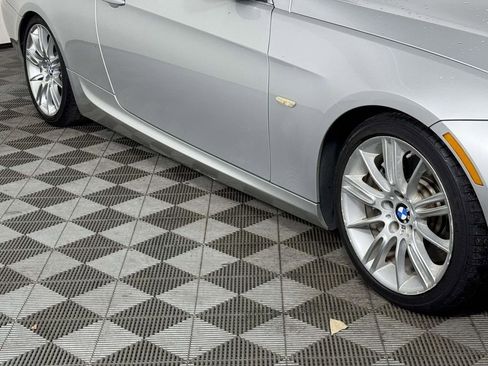 Used 2010 BMW 335i Convertible image 12