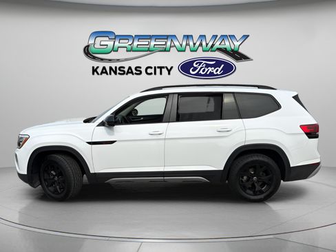 Used 2025 Volkswagen Atlas Peak Edition SE AWD/4WD image 5
