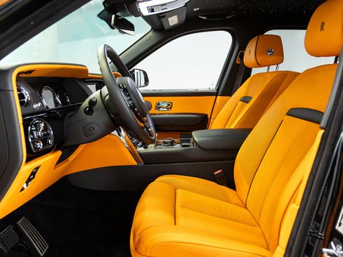 Certified 2024 Rolls-Royce Cullinan AWD/4WD image 34