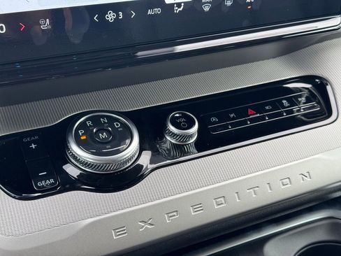 New 2025 Ford Expedition Active image 14