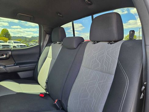 Used 2020 Toyota Tacoma TRD Off-Road AWD/4WD image 22