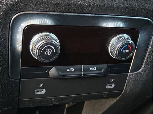 Used 2024 GMC Yukon SLT RWD image 16