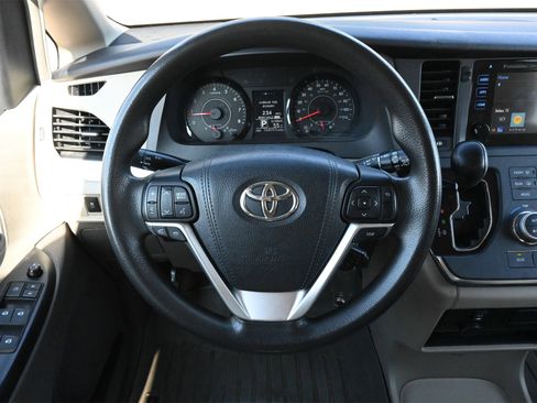 Used 2015 Toyota Sienna LE image 10