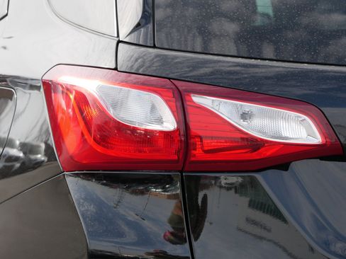 Used 2020 Chevrolet Equinox LS w/ LS Convenience Package image 17