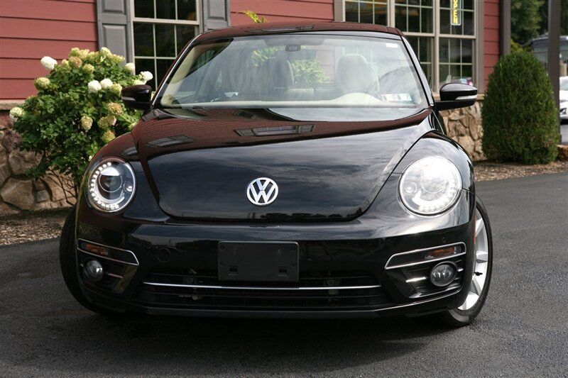 Used 2019 Volkswagen Beetle 2.0T SE w/ SE Premium Package FWD image 2