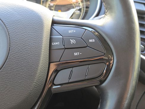 Used 2021 Jeep Cherokee Altitude image 30