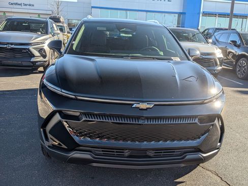 New 2026 Chevrolet Equinox EV LT image 2