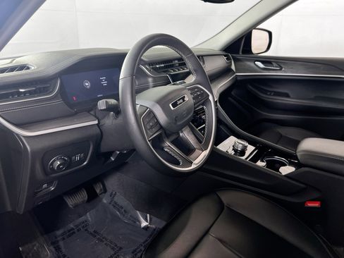 Used 2023 Jeep Grand Cherokee L Limited image 9