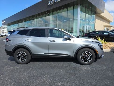 Used 2025 Kia Sportage LX image 19