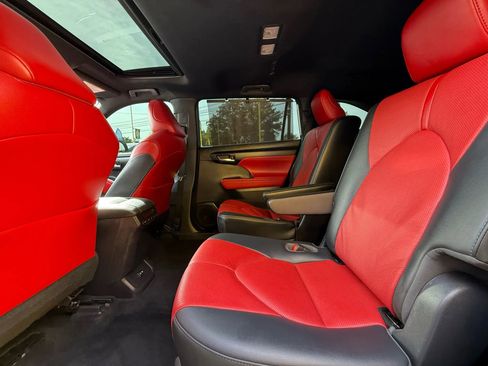 Used 2021 Toyota Highlander XSE image 27