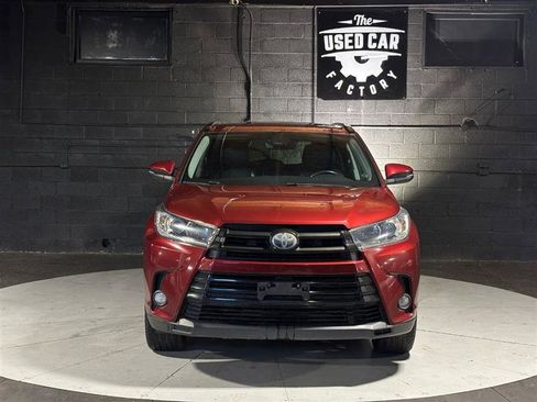 Used 2017 Toyota Highlander SE image 6