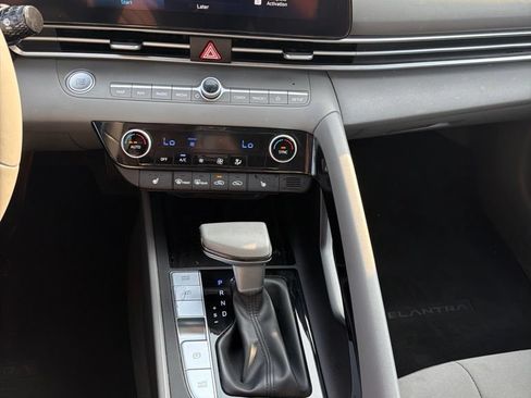 Used 2023 Hyundai Elantra SEL w/ Convenience Package FWD image 8