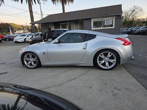 Used 2009 Nissan 370Z Touring w/ Sport Pkg image 9