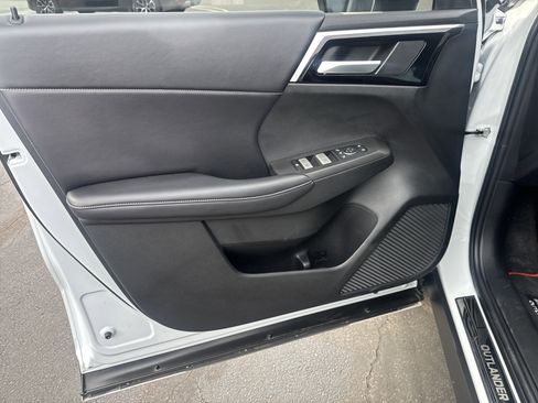 Used 2023 Mitsubishi Outlander Ralliart image 15