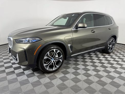 Used 2025 BMW X5 xDrive50e w/ Premium Package AWD/4WD image 7