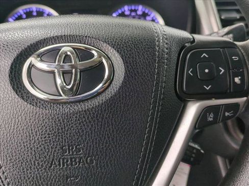 Used 2019 Toyota Highlander LE FWD image 30
