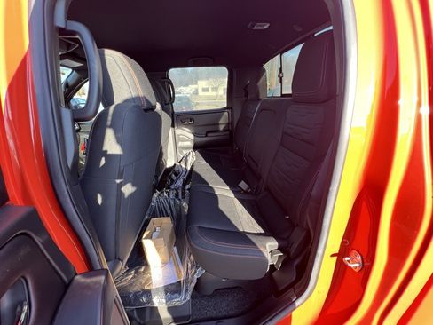 Used 2025 Nissan Frontier PRO-4X w/ Pro Convenience Package image 16