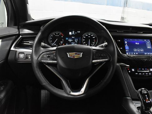 Certified 2025 Cadillac XT6 Premium Luxury AWD/4WD image 9