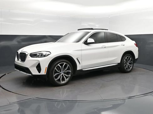Used 2022 BMW X4 xDrive30i w/ Premium Package AWD/4WD image 3