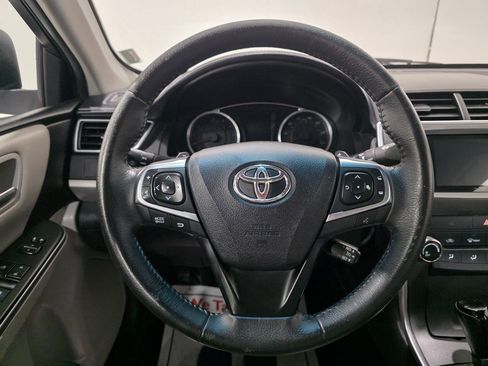 Used 2017 Toyota Camry SE image 4