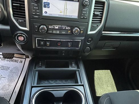 Used 2018 Nissan Titan SV w/ SV Convenience Package RWD image 11