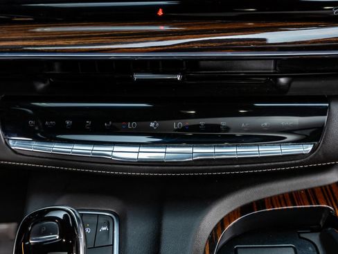 Used 2023 Cadillac Escalade Premium Luxury RWD image 17