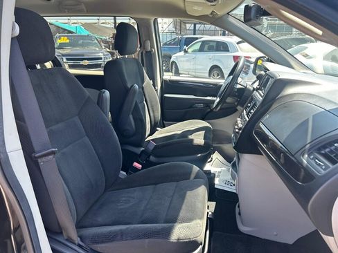 Used 2019 Dodge Grand Caravan SE w/ UConnect Hands-Free Group FWD image 15