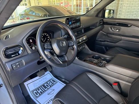 Used 2024 Honda Pilot TrailSport image 12