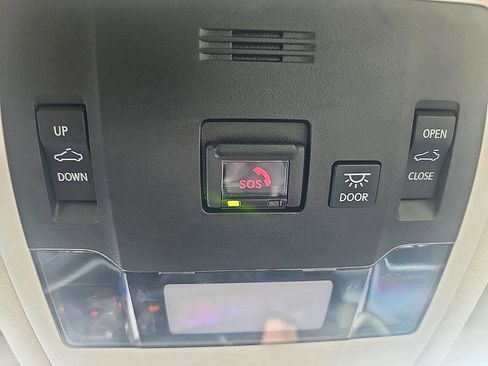 Used 2022 Lexus ES 300h w/ Premium Package image 33