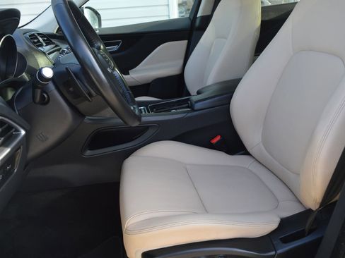 Used 2020 Jaguar F-PACE Premium image 12