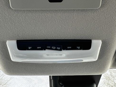 New 2025 Nissan Versa SR w/ Trunk Package image 37