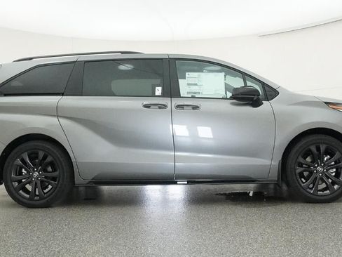 New 2026 Toyota Sienna XSE FWD image 27