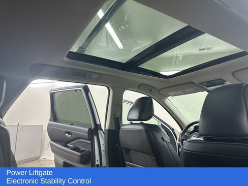 Used 2024 Nissan Pathfinder Platinum image 20
