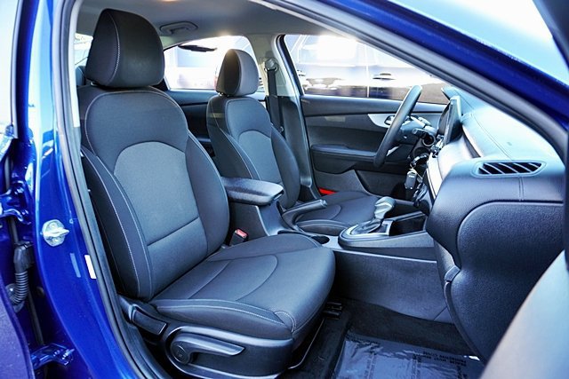 Used 2023 Kia Forte LXS w/ LXS Technology Package FWD image 19