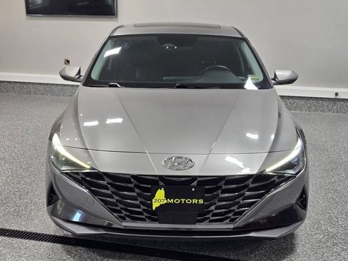 Used 2023 Hyundai Elantra Limited w/ Winter Weather Package FWD image 4