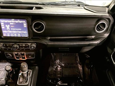 Used 2019 Jeep Wrangler Unlimited Sahara image 25