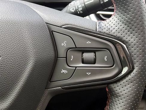Used 2025 Chevrolet Trax RS w/ Sunroof Package FWD image 25
