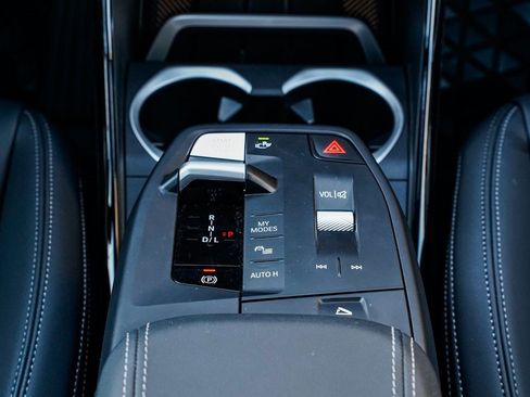 Used 2025 BMW X1 xDrive28i w/ Technology Package image 13