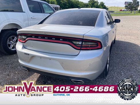 Used 2022 Dodge Charger SXT RWD image 7