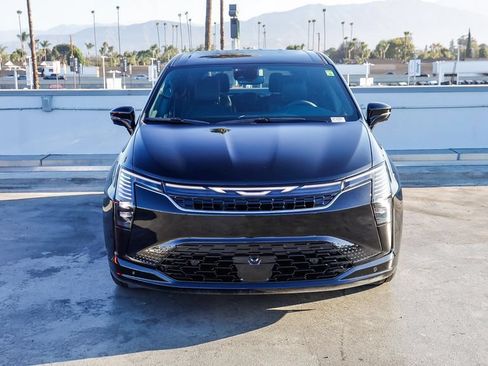 New 2027 Chrysler Pacifica Select FWD image 3