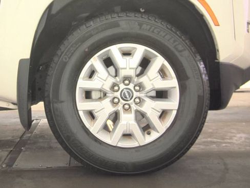 Used 2024 Nissan Frontier SV w/ SV Convenience Package image 11