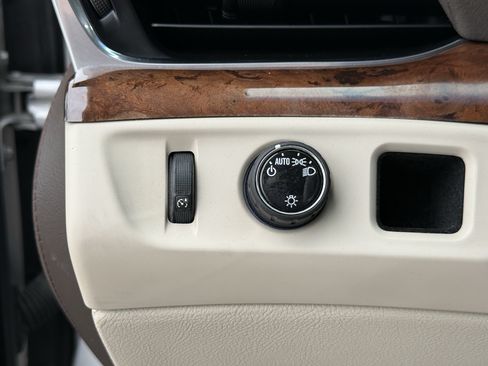 Used 2016 Cadillac Escalade Luxury RWD image 24