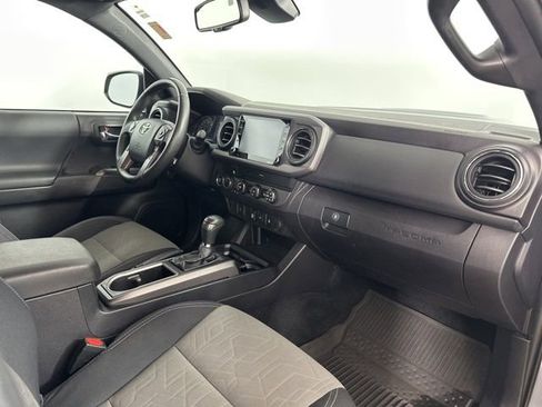 Used 2020 Toyota Tacoma TRD Sport AWD/4WD image 25