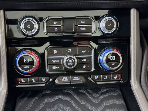 Used 2024 GMC Yukon Denali w/ Advanced Technology Package image 16