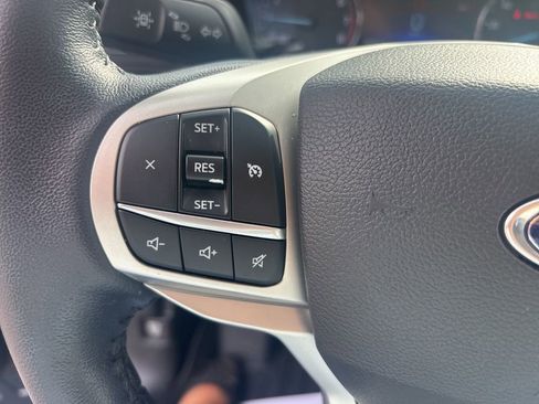 Used 2022 Ford Explorer XLT image 19