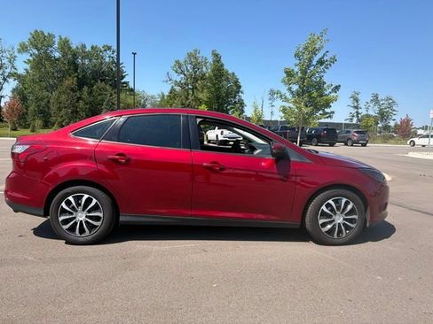 Used 2013 Ford Focus SE w/ SE Winter Pkg FWD image 5