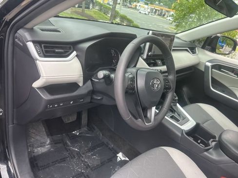 Used 2025 Toyota RAV4 XLE w/ Convenience Package AWD/4WD image 10