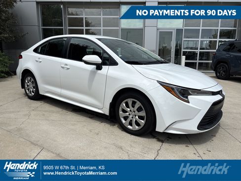 Used 2025 Toyota Corolla LE FWD image 1