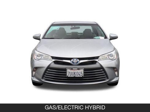 Used 2017 Toyota Camry LE image 4