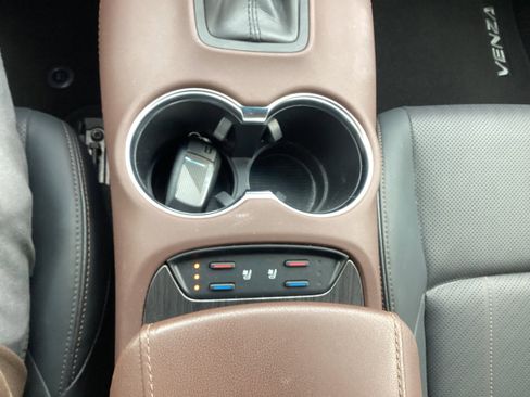 Used 2021 Toyota Venza Limited w/ Advanced Technology Package image 21